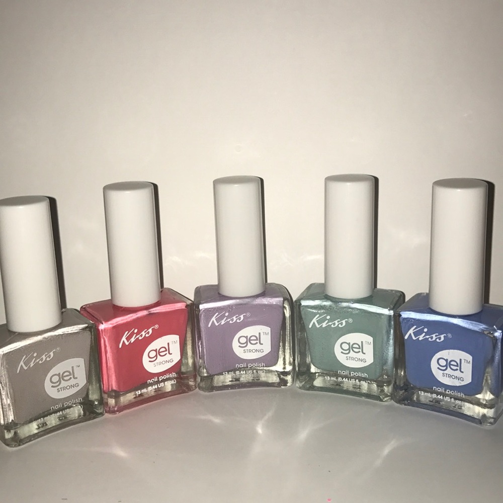 10 Kiss Nail Polishes